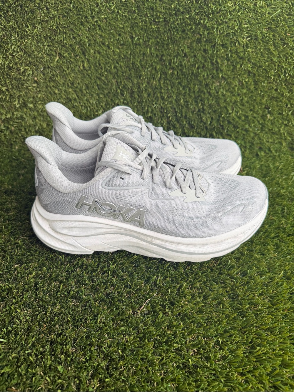Hoka Clifton 10 women’s size 9.5